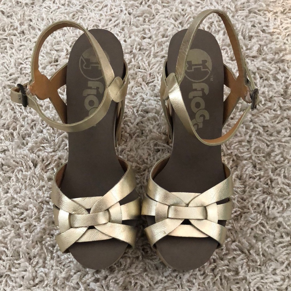 Gold Flogg wedge sandal size: 6